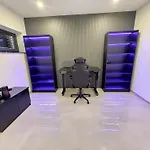 Design-villa Mit Privatem Pool & Stimmungsvoller Beleuchtung