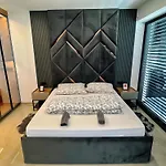 Villa Design-villa Mit Privatem Pool & Stimmungsvoller Beleuchtung Linz