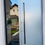 Design-villa Mit Privatem Pool & Stimmungsvoller Beleuchtung Linz