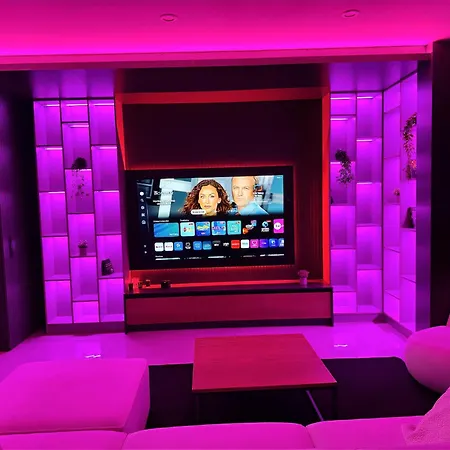 Design-villa Mit Privatem Pool & Stimmungsvoller Beleuchtung * لينتز