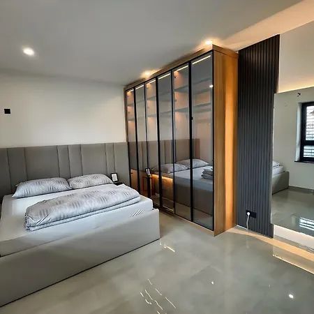 Design-villa Mit Beheiztem Pool & Stimmungsvoller Beleuchtung ヴィラ *