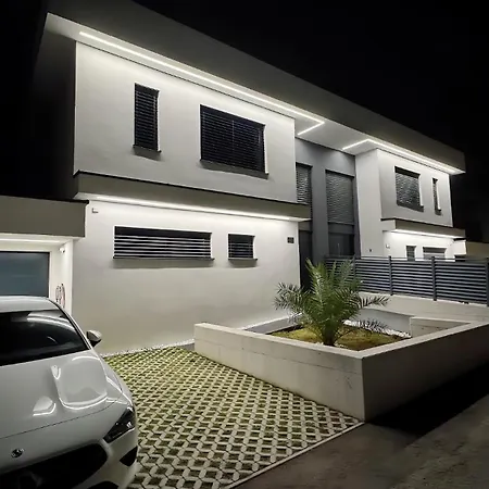 Design-villa Mit Privatem Pool & Stimmungsvoller Beleuchtung *