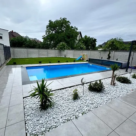 Design-villa Mit Beheiztem Pool & Stimmungsvoller Beleuchtung ヴィラ リンツ