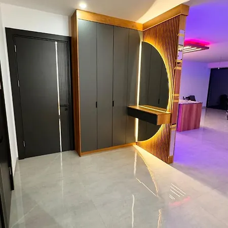 Design-villa Mit Beheiztem Pool & Stimmungsvoller Beleuchtung ヴィラ *