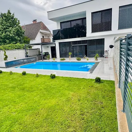 Villa Design-villa Mit Privatem Pool & Stimmungsvoller Beleuchtung