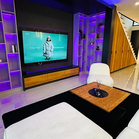 Design-villa Mit Privatem Pool & Stimmungsvoller Beleuchtung * لينتز