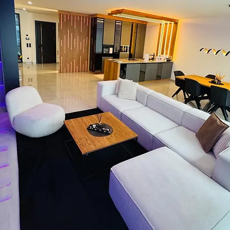 Design-villa Mit Beheiztem Pool & Stimmungsvoller Beleuchtung * リンツ