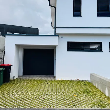 فيلة Design-villa Mit Privatem Pool & Stimmungsvoller Beleuchtung لينتز