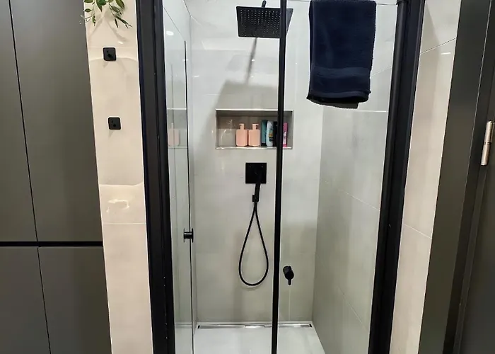 Villa Design-villa Mit Privatem Pool & Stimmungsvoller Beleuchtung