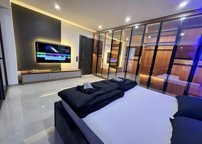 Design-villa Mit Privatem Pool & Stimmungsvoller Beleuchtung * لينتز