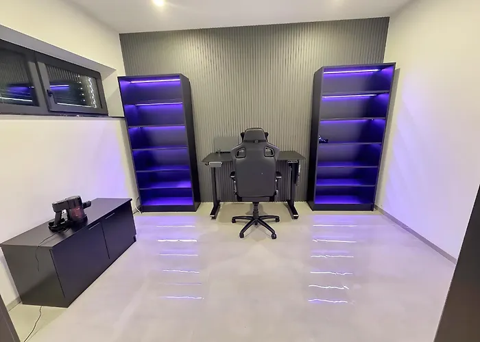 Design-villa Mit Privatem Pool & Stimmungsvoller Beleuchtung