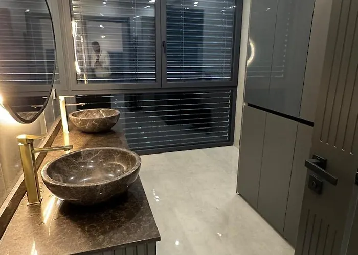 Design-villa Mit Privatem Pool & Stimmungsvoller Beleuchtung فيلة