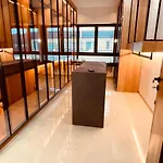 Design-villa Mit Beheiztem Pool & Stimmungsvoller Beleuchtung
