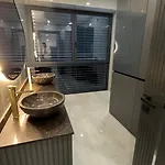 Design-villa Mit Beheiztem Pool & Stimmungsvoller Beleuchtung Villa