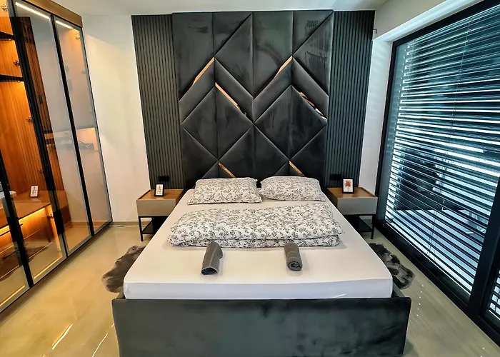 Vila Design-villa Mit Privatem Pool & Stimmungsvoller Beleuchtung Linec